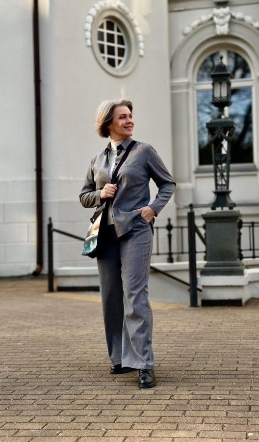 Juodo lino rankinė su spauda "Prie ežero". 