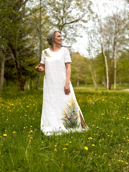 Balta ilga lino suknelė  - Pievų gėlės.