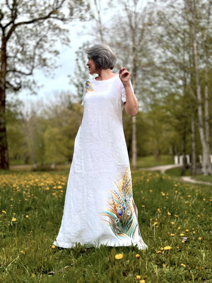 Balta ilga lino suknelė  - Pievų gėlės.
