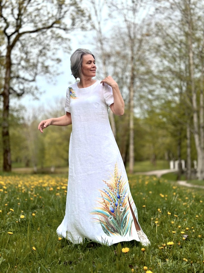 Balta ilga lino suknelė  - Pievų gėlės.