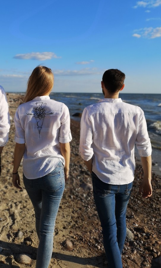 Tapyti balti lininiai vyriški marškiniai - "Gyvenimo medis".